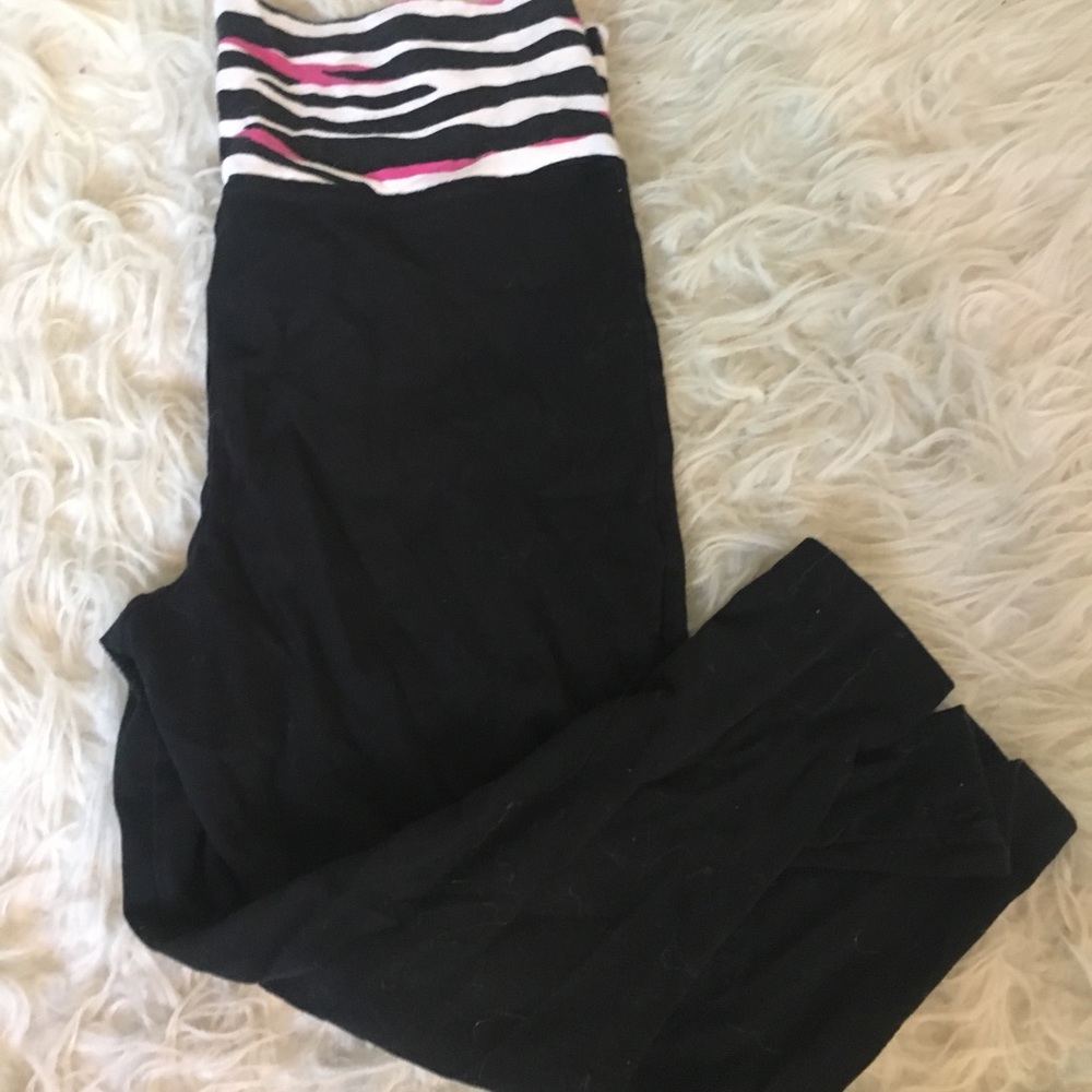 Cute Pink Zebra Print Capri Leggings